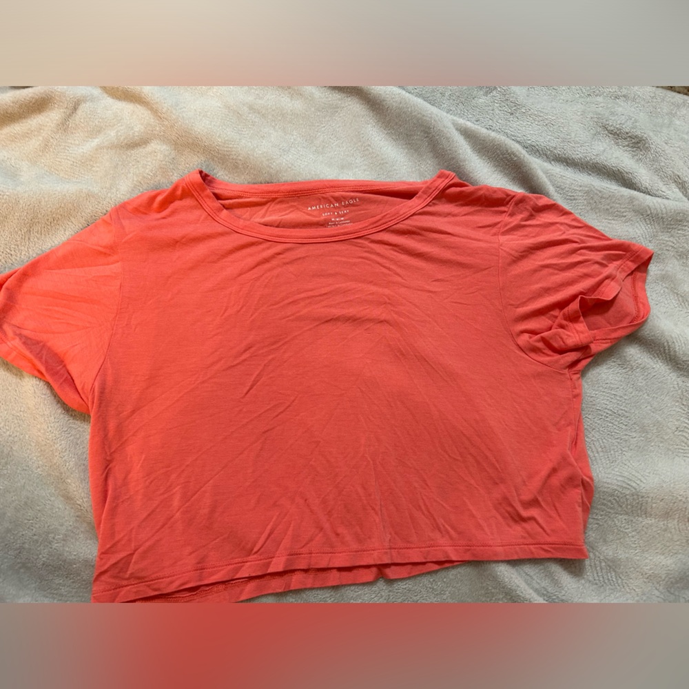 coral american eagle soft and sexy cropped tee size medium
